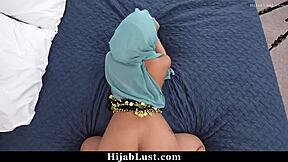Arab babe in hijab rides big dick after compliment 😍 hijablust