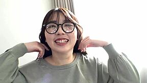 見た目は真面目そうなのに乳首を責めて楽しむsっ気のある肉食系「hカップ」塾講師　こはくさん