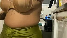 doing live in kitchen, flashing my swollen pussy in mini skirt 😏