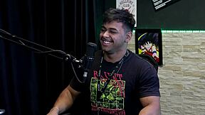 Girl showed sex position, hard to eat without fetishes?