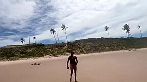 Jaz in moja prijateljica sva slekli bikinije sredi plaže v Bahiji in dali vsem moškim, ki so bili tam