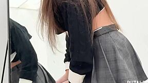 putalocura espa�ola culona chloee folla y seduce a torbe frente al espejo