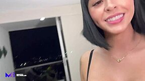 Petite colombian model pays photographer with sex 😘
