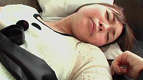 ようやく妻の18歳以上のティーン日本人娘と二人きり、禁断のファンタジー実現