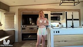 นักเรียนแก้แค้นครู Jane Cane ด้วยการเย็ดสไตล์หมาโค้งและเสร็จภายในในหนังโป๊เงางาม