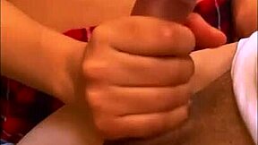 la colegiala timida se quedó en el apartamento de su amigo después de una noche de fiesta y aunque ella no quería nada más que tierna él tenía otros planes