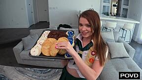 mazy lets boyfriend fill her cookie with cream 😋