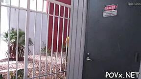 Ond cutie føler sig tilfreds efter intense ansigts-sessioner