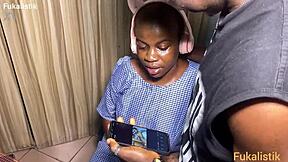 私は生意気なエボニースチューデント、数学の宿題中にBBCティーチャーをファックしてる