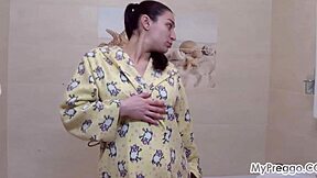 pregnant pussy and ass fingered 😳