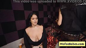 Natural busty brunette teen Nia Bleu chats with Brett Maker about enjoying big loads.