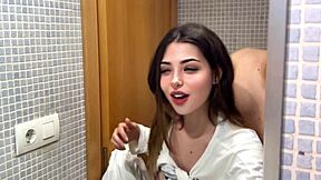 en el bano follo al amigo de mi novio y se corre dentro, ke kaliente el semen