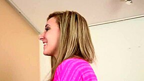 Η ξανθιά 18+ LILLY BANKS θέλει ο μπαμπάς να τη δει να γίνεται γαμήσι