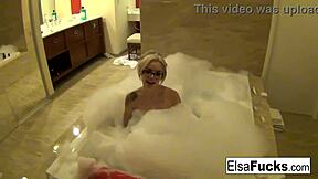 elsa jean shows off her hotel room and body