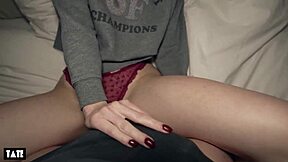 I saw this fit babe with a tight pussy dancing barefoot and she got a huge load!