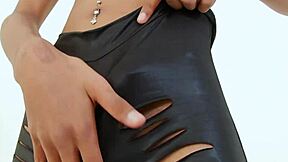 Slim shemale Modnoy explores her asshole with a dildo in solo play