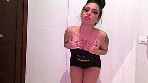 Kodabratz shows sensual latina movements on webcam