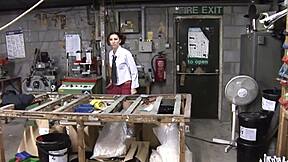 Vigilantes Spy From The Cameras The Young 18+ Girl Fucked By The Worker