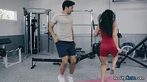 victoria voxxx shakes big booty before deep fuck 😍