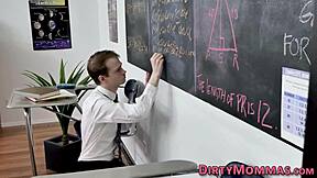 amateur teen 18+ squirting while riding a big cock