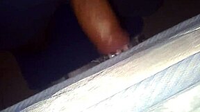 masturbándome con mi juguete de goma