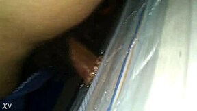 masturbándome con mi juguete de goma