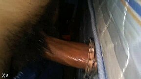 masturbándome con mi juguete de goma