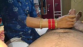 desi village bhabhi giving best massage and end up with cum in mouth 😍