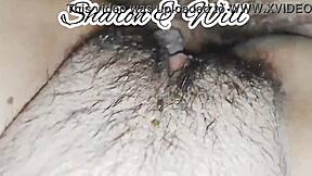 Αυνανίζομαι στη γειτόνισσα πόρνη ενώ ο άντρας ταξιδεύει