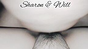 Αυνανίζομαι στη γειτόνισσα πόρνη ενώ ο άντρας ταξιδεύει