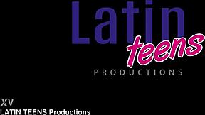 She loves taking 3 cocks in her ass at once 😲