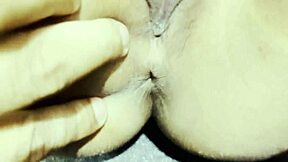 Ali seksi indijska mladinka 18+ jezdi svojo tesno pičko do neverjetnega orgazma?