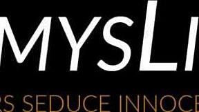 若い2人の美女にレズ3Pで犯される