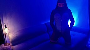 Esta Camarera Se Deja Follar Por Algo De Dinero En La Habitación Oculta