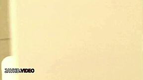 아시안 18+ 베이비, 독특한 토이로 젖은 보지 탐험 솔로