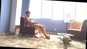 Detras De Camara De Proyecto Pintando Con El Cuerpo