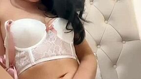 amateur feels horny solo pleasure