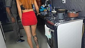 Married Woman Receives Plumber Without Panties For Fun