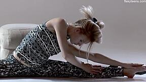 Rita spreads hairy beaver.