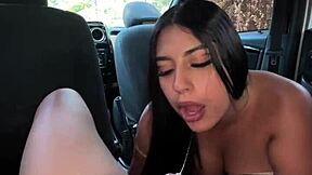 Ma demi-soeur chaude fait une pipe impressionnante avec éjaculation en bouche!