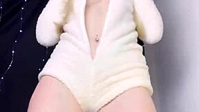 look at this cute blonde teen sending her pussy pics