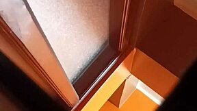 Masturbacion en la ducha termino en orgasmo enorme ducha erotica con lluvia dorada