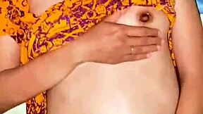 ¿Quieres ver ngentot sambil peras air susu? Mamah muda daster kuning sange berat gets creampie in homemade lingerie action.