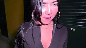 Mi vecina touched my pene in the street making me feel vergüenza then we went to my apartment for creampie sex