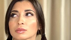 Hej, drobná 18+ Polino Sweet, chceš cítit dědův velký černý pták hluboko v sobě?