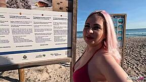 Mlada Nemka Maria Gail dobi tvegano javno analno jebanje v psji pozi od neznanca na plaži z globokim grlom in obraznim izlivom sperme