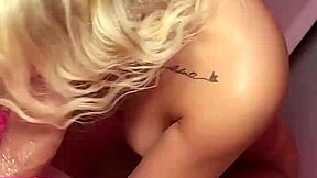 Amiga Faz De Putinho Usando Pica Para Sentar Muito Em Sexo Anal Com Latina Milf