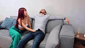 Psihologul meu s-a dovedit a fi o târfă excitată care m-a sedus și a înghițit sperma mea