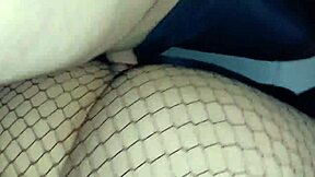 Esta puta latina culona se pone cachonda y me pide que le folle el culo duro