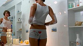Russian horny slut Sima Zasadilo masturbates wildly in the bathtub